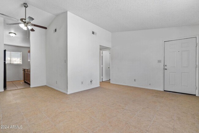 Foto del edificio - 260 E 8th Ave