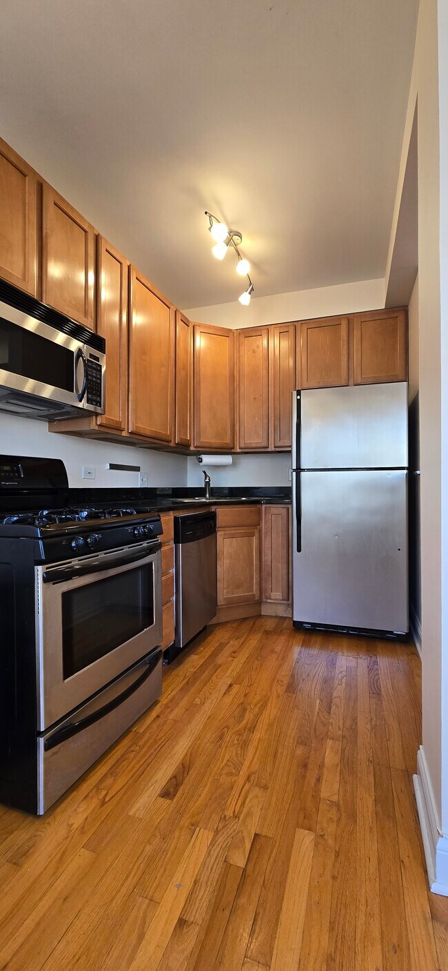 Foto del edificio - 6812 N Wayne Ave