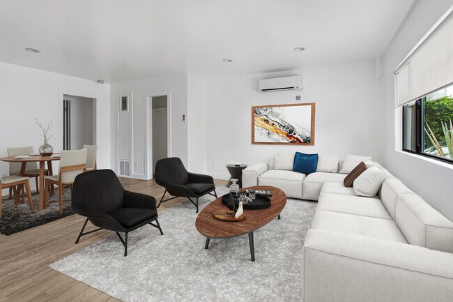 1BD x 1BA (UNIDAD 6 ocupada) UNIDAD 5 está disponible - 1949 Park Grove Ave.