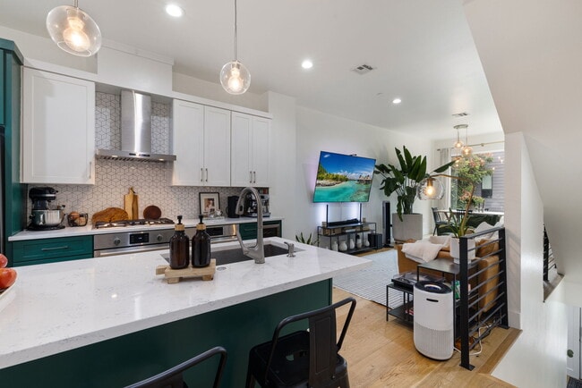 Building Photo - 2222 Moser Ave