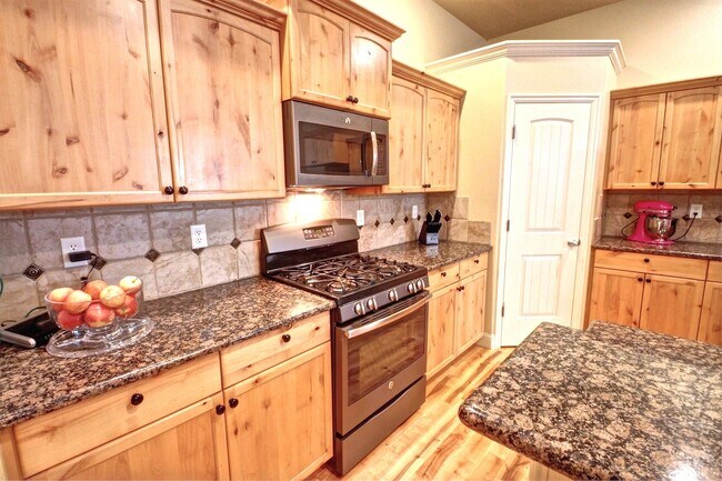 Building Photo - Gorgeous 4-Bedroom Meridian Home