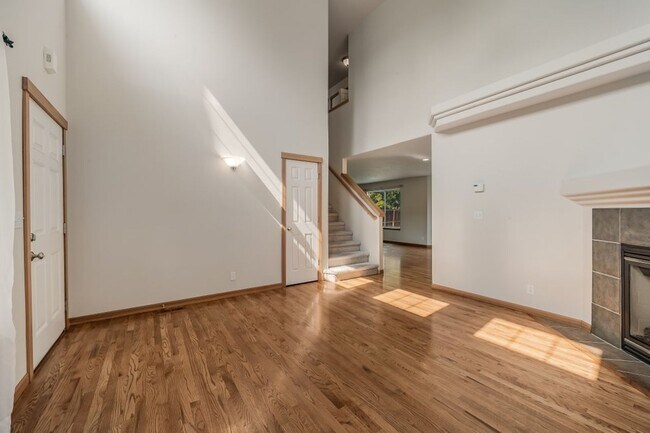 Building Photo - Montrose Community 4 bed 3 bath