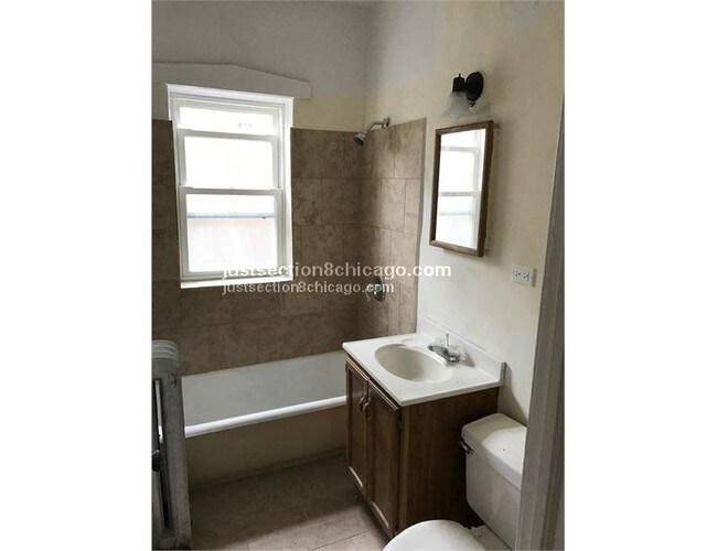 Building Photo - 7036 S Cregier Ave