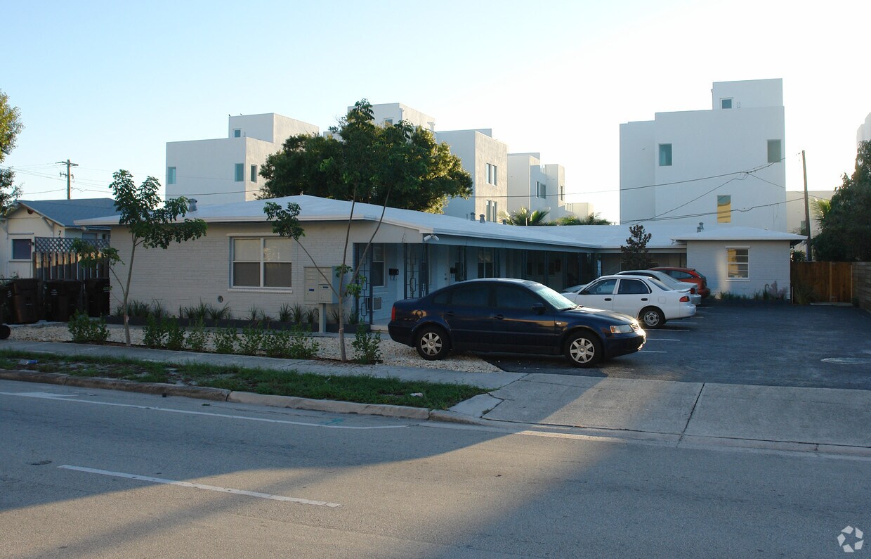 Primary Photo - 730 NE 3rd Ave