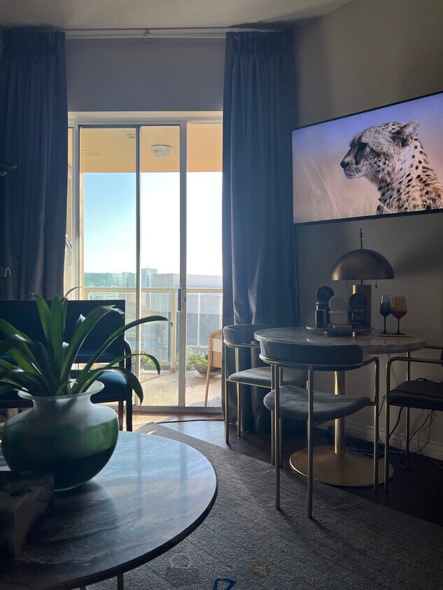 Foto principal - 388 E Ocean Blvd