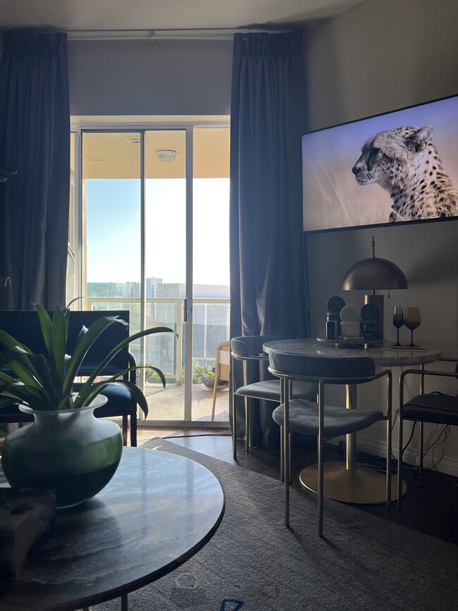 Foto del edificio - 388 E Ocean Blvd