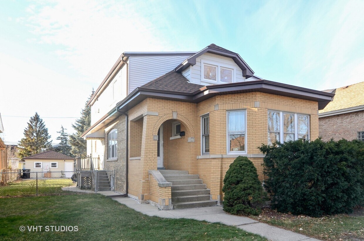 Primary Photo - 5651 W Goodman St