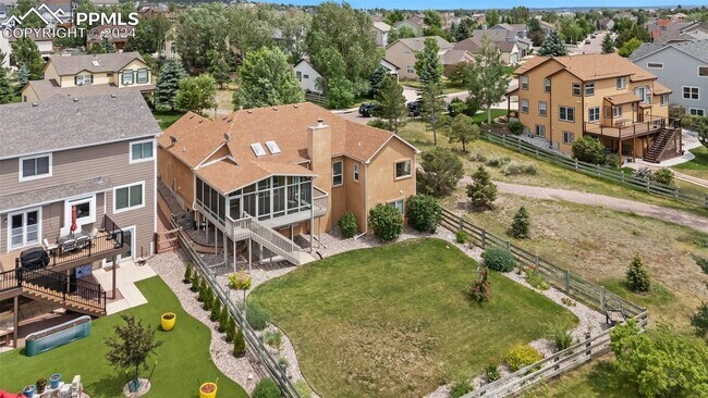 Foto del edificio - Gorgeous ranch home with spectacular views!