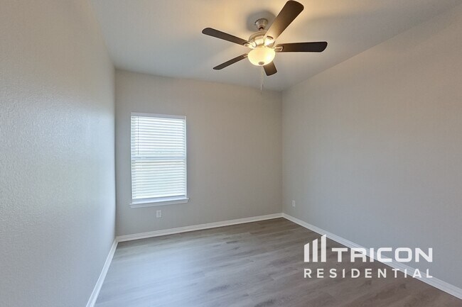 Foto del edificio - 1701 Crimson Ave