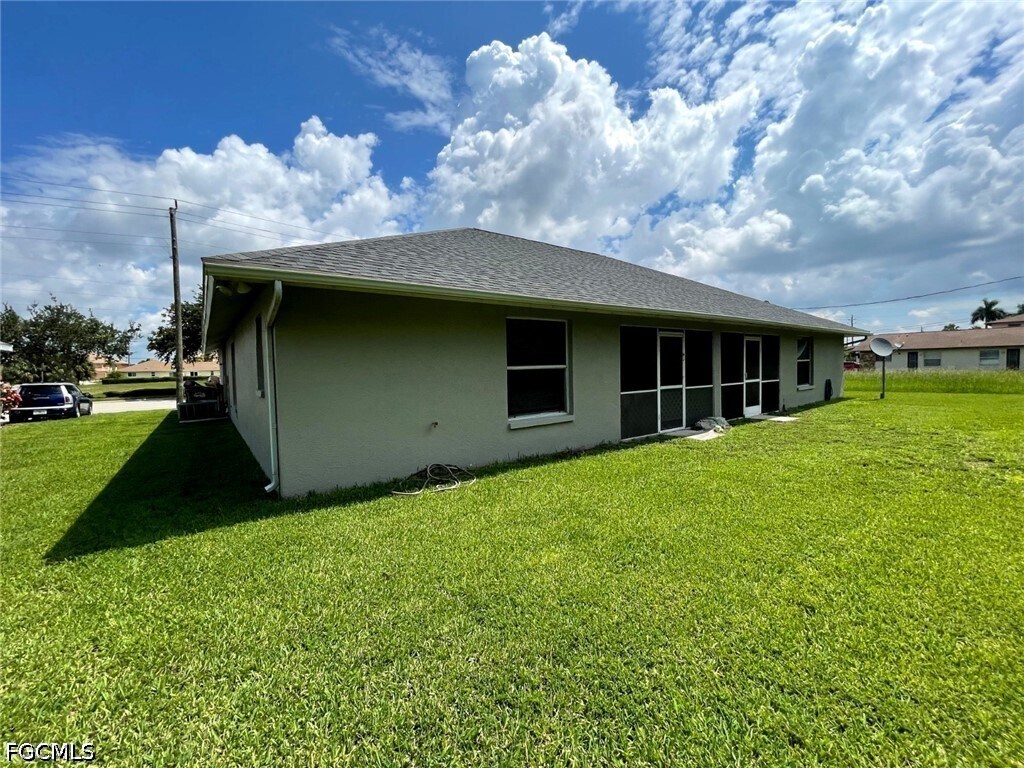 Building Photo - 906 Cape Coral Pkwy W