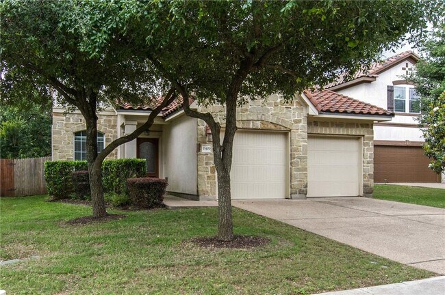 Building Photo - 15400 Interlachen Dr