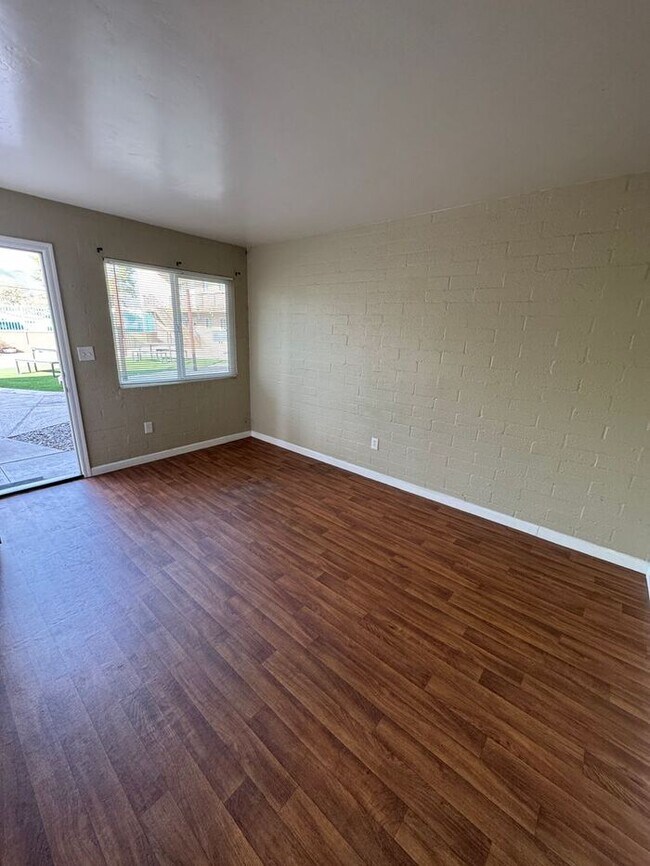 Foto del edificio - 4302 E Bellevue St