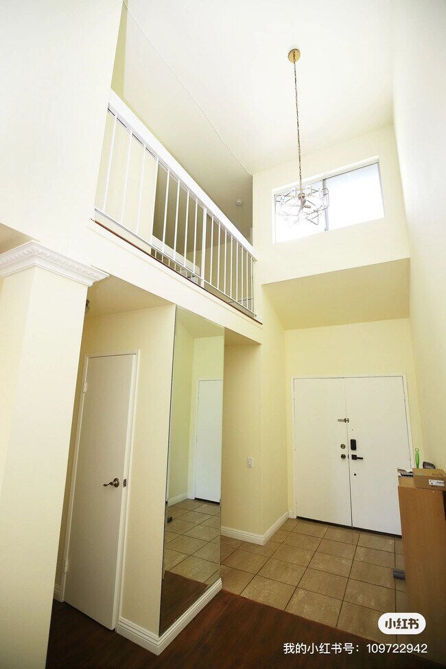Foto del edificio - 16317 Sierra Ridge Way