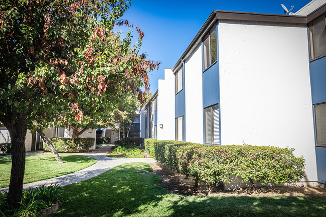 Building Photo - Claremont Park