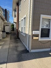 Building Photo - 104 N Cambridge Ave