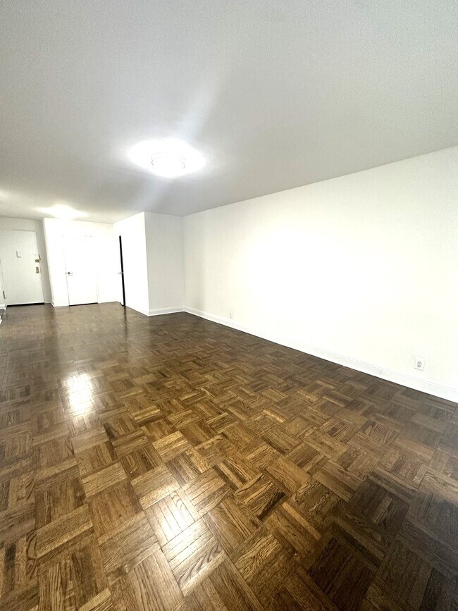 Building Photo - 227 E 57th St