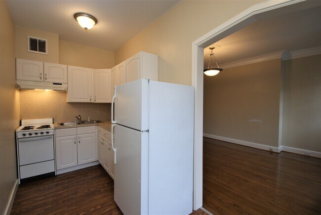 Building Photo - 311 6th Ave S
