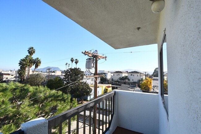 Building Photo - 5002 Tujunga Ave