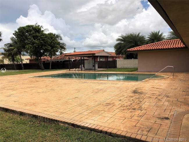 Foto del edificio - 8225 SW 2nd St