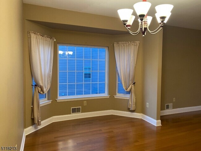 Foto del edificio - 48 Reinhart Way