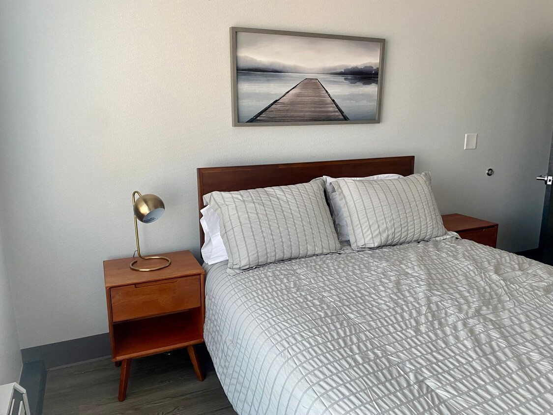 Foto principal - Fully Furnished, 1 bed 1 bath in newly ren...