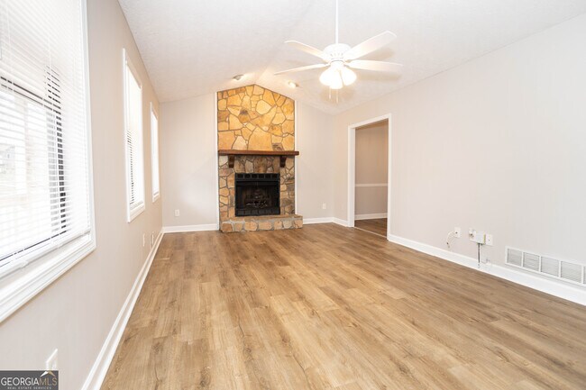 Foto del edificio - 6040 Stone Wood Dr NW