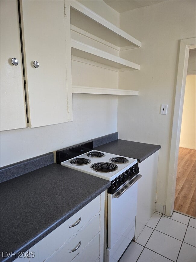 Building Photo - 633 Nevada Way