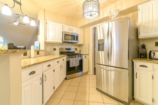 Foto del edificio - 4812 Hollow Ridge Rd