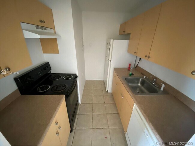 Building Photo - 1201 Lake Victoria Dr