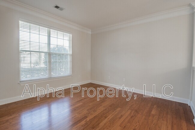 Foto del edificio - 311 Cypress Hill Ct