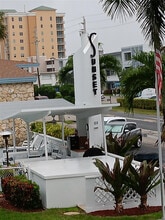 Building Photo - 1110 N Riverside Dr