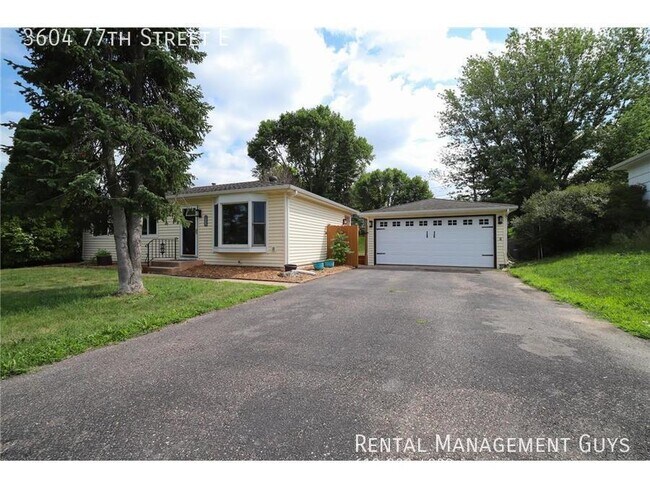 Building Photo - Beautiful 3 Bed 2 Bath Completely Remodele...