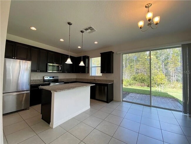 Building Photo - Beautiful End Unit Townhome Near Lake Nona...