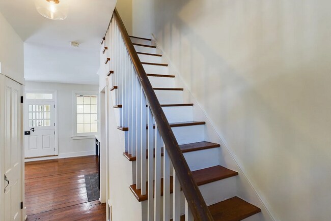 Building Photo - 406 E Orange St