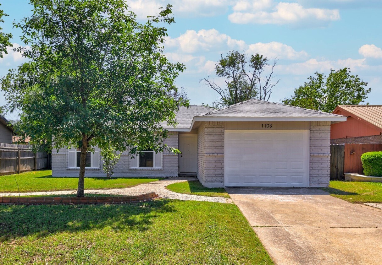Primary Photo - 1103 Kenyon Dr