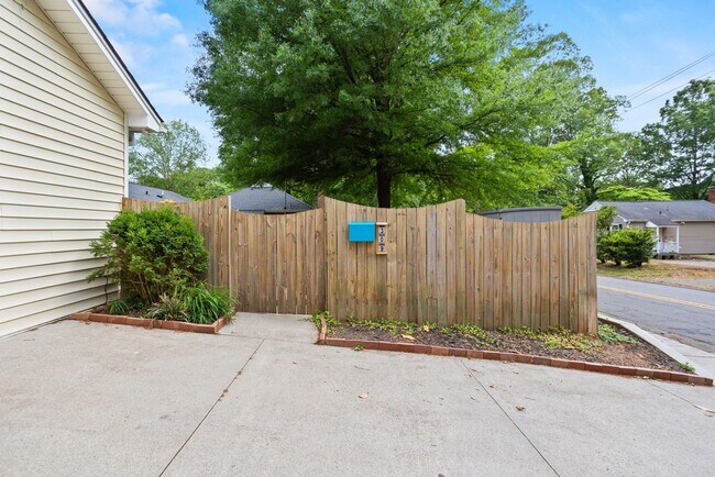 Building Photo - 2377 Westfield Ave