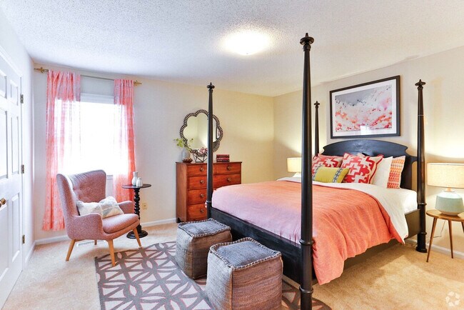 Interior Photo - Strawberry Hill