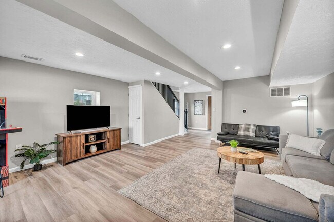 Foto del edificio - 829 Portage Lakes Drive