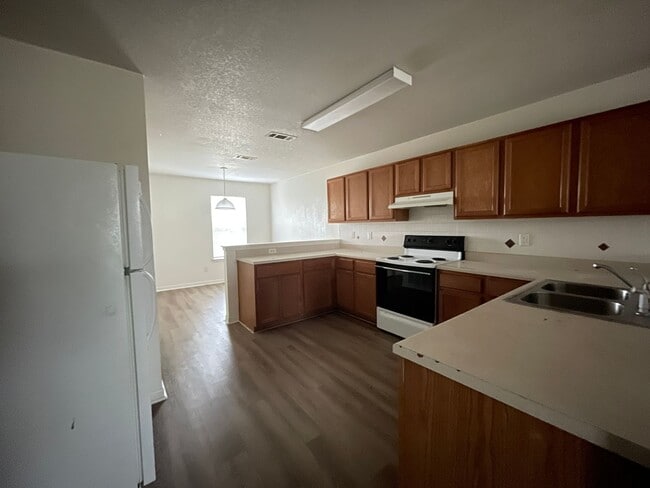 Building Photo - 2909 Cantabrian Dr