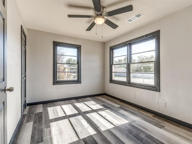 Foto del edificio - 3 bed, 1 bath home in Del City, OK
