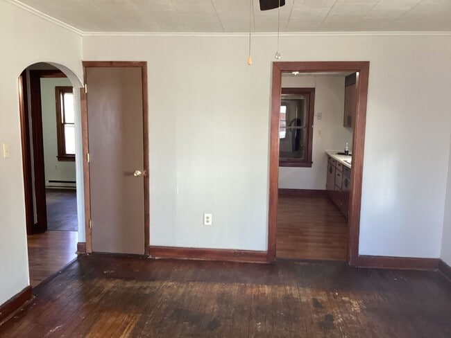 Building Photo - Charming 3-Bedroom, 1-Bathroom Single-Fami...