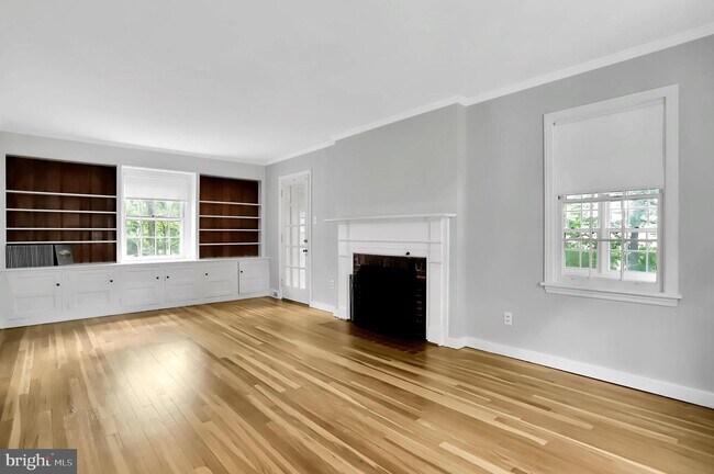 Building Photo - 121 Doubleday Ave