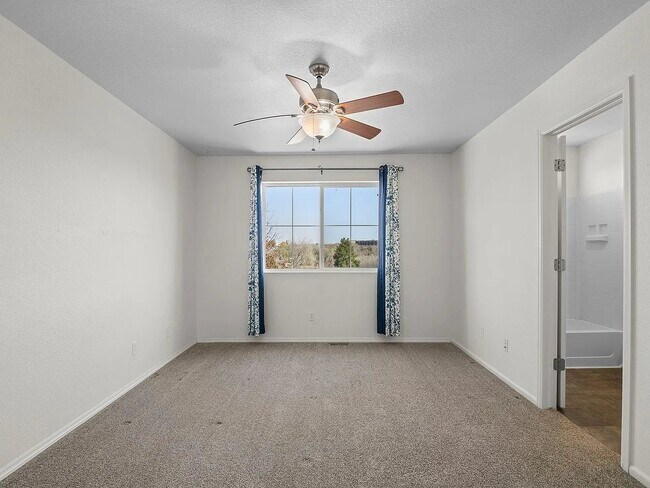 Foto del edificio - 3342 Streamwood Dr