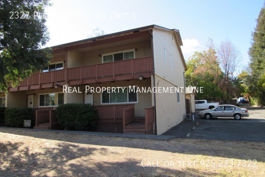 Primary Photo - Remodeled Spacious 3 Bed, 2.5 Bath Townhom...