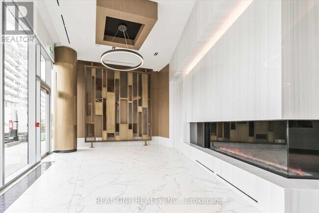 Building Photo - 15 Queens Quay E