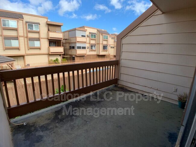 Foto del edificio - 98-943-943 Moanalua Rd