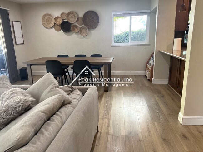 Foto del edificio - Wonderful Orangevale 3bd/2ba Home with Spacious Yard!