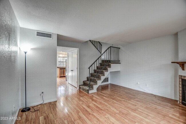 Building Photo - 4901 E Kelton Ln