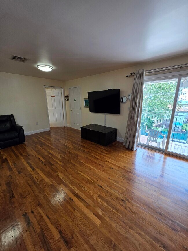 Foto del edificio - 6400 Smith Ave