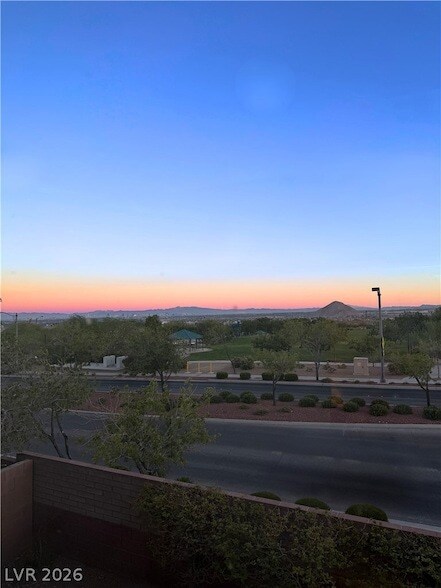 Foto del edificio - 10627 Pennant Ave